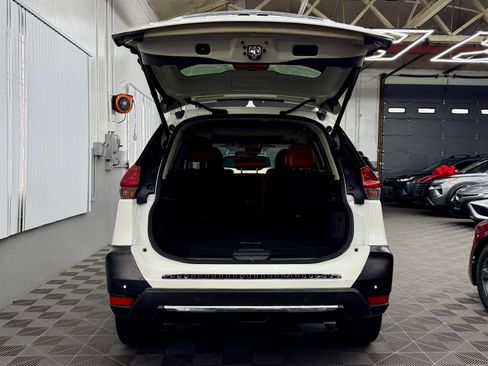 Used 2019 Nissan Rogue SL w/ Premium Package image 13