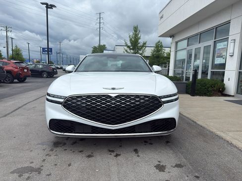 Used 2025 Genesis G90 3.5T AWD/4WD image 8