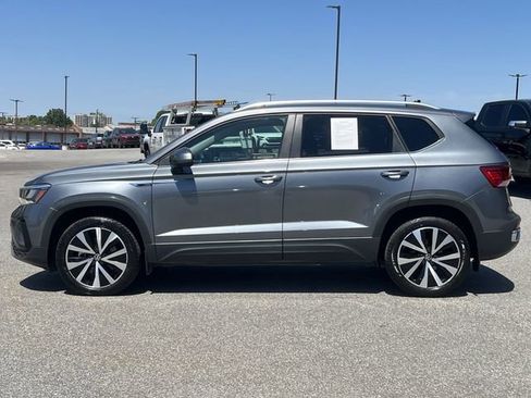 Used 2022 Volkswagen Taos SE FWD image 10
