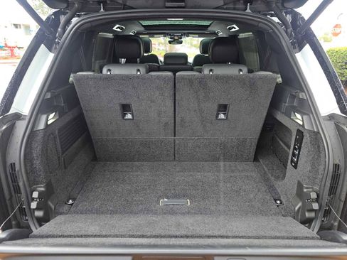Used 2024 Land Rover Range Rover Long Wheelbase SE image 18