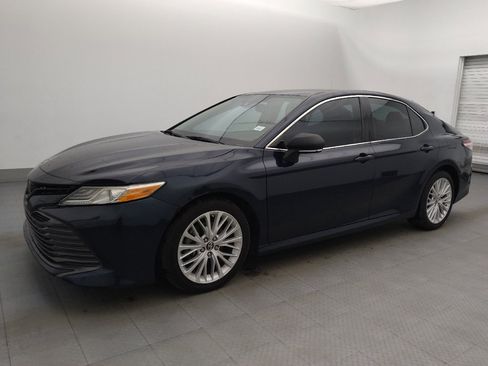 Used 2018 Toyota Camry XLE image 2