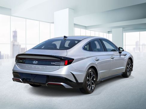 Used 2025 Hyundai Sonata SEL FWD image 4