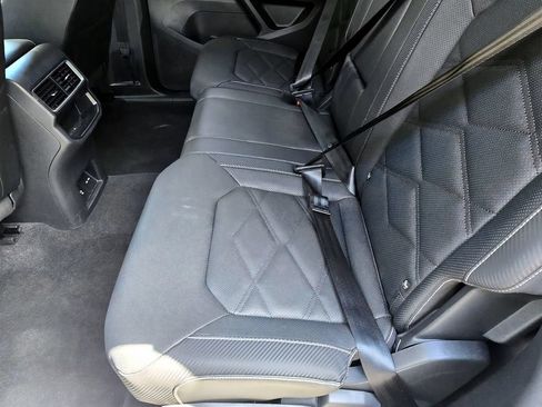Used 2025 Volkswagen Atlas Cross Sport SE AWD/4WD image 18