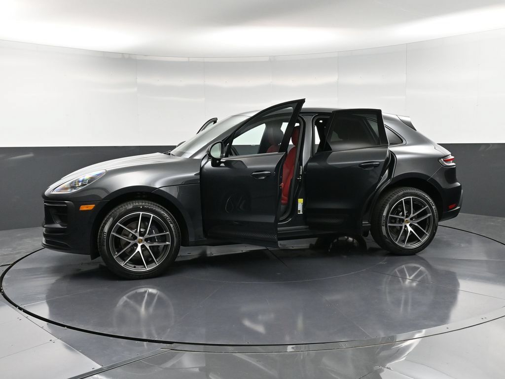 Certified 2026 Porsche Macan AWD/4WD image 37
