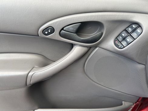 Used 2004 Ford Focus SE FWD image 9