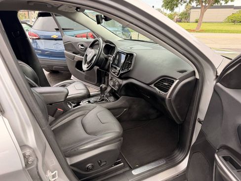 Used 2019 Jeep Cherokee Limited AWD/4WD image 12