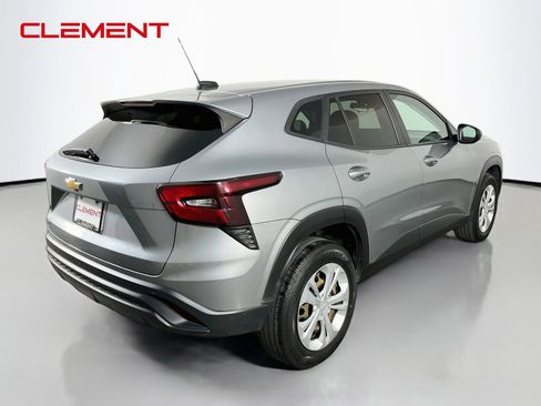 Used 2025 Chevrolet Trax LS w/ Driver Confidence Package FWD image 7