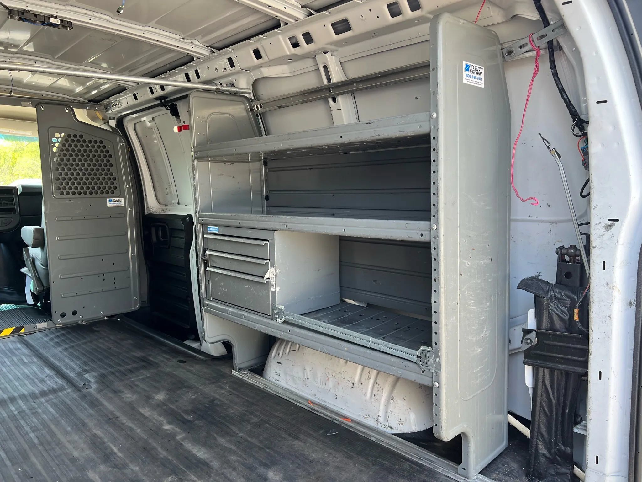 Used 2015 Chevrolet Express 2500 RWD image 23