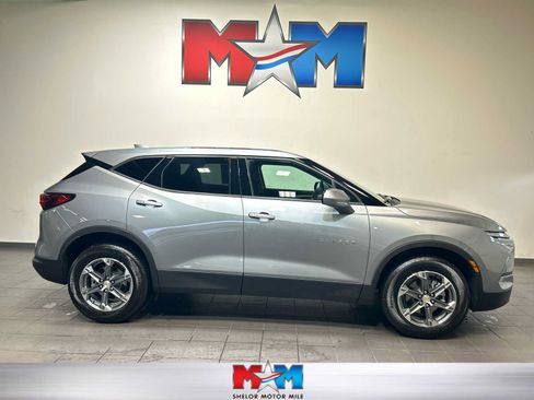 Used 2025 Chevrolet Blazer LT AWD/4WD image 1