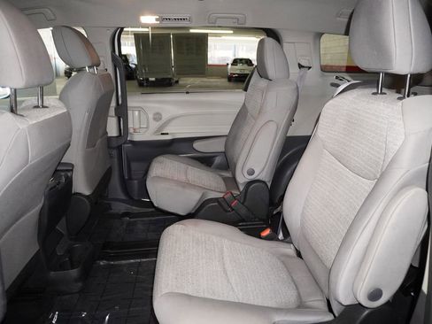 Certified 2022 Toyota Sienna LE image 10