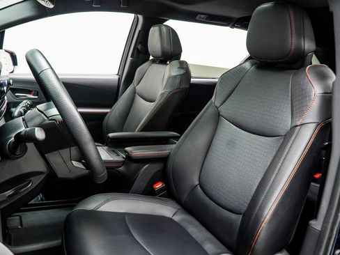 Used 2022 Toyota Sienna XSE image 34