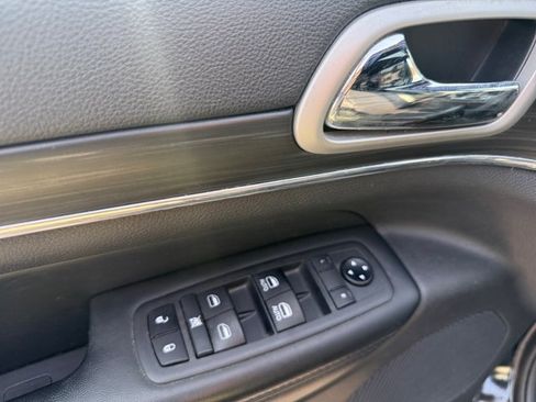 Used 2019 Jeep Grand Cherokee Limited AWD/4WD image 18