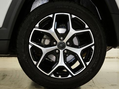 Used 2025 Jeep Compass Limited image 9