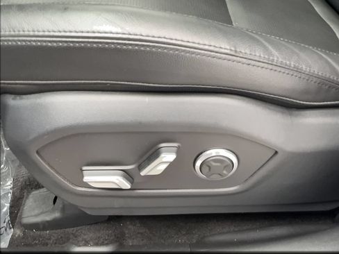 Used 2025 Hyundai Santa Fe Limited AWD/4WD image 21