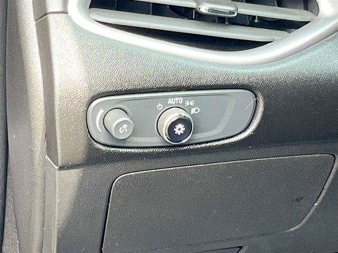 Used 2022 Chevrolet Malibu LT image 10