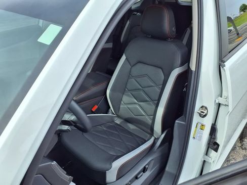 Used 2025 Volkswagen Atlas Peak Edition SE AWD/4WD image 53