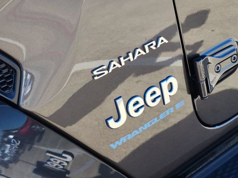 Used 2023 Jeep Wrangler Unlimited Sahara AWD/4WD image 8