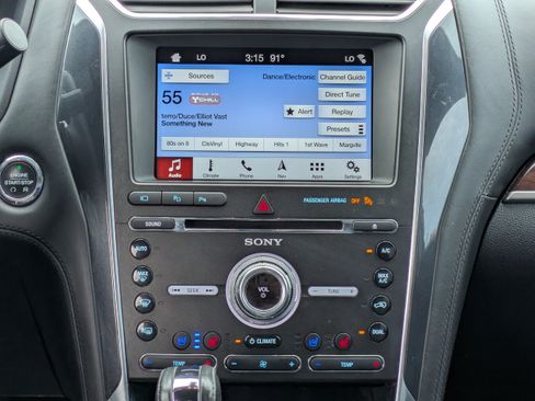 Used 2018 Ford Explorer Platinum AWD/4WD image 17