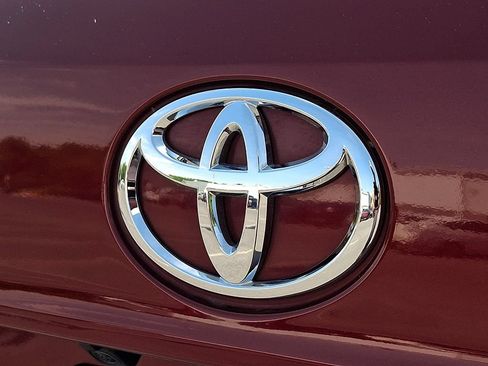 Used 2023 Toyota Highlander XLE FWD image 34
