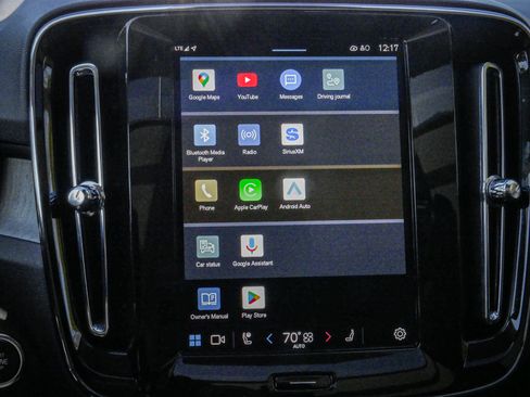 Used 2025 Volvo XC40 B5 Core image 23