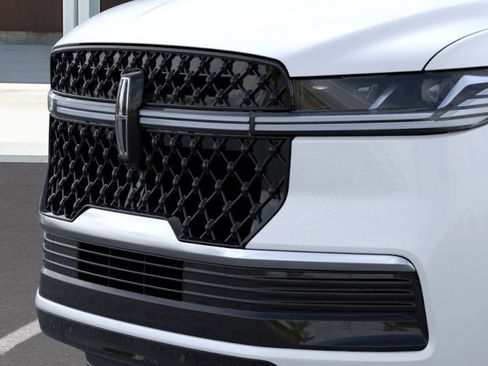 New 2026 Lincoln Navigator L Reserve AWD/4WD image 17