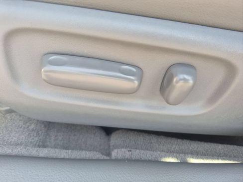 Used 2008 Toyota Avalon XLS FWD image 16