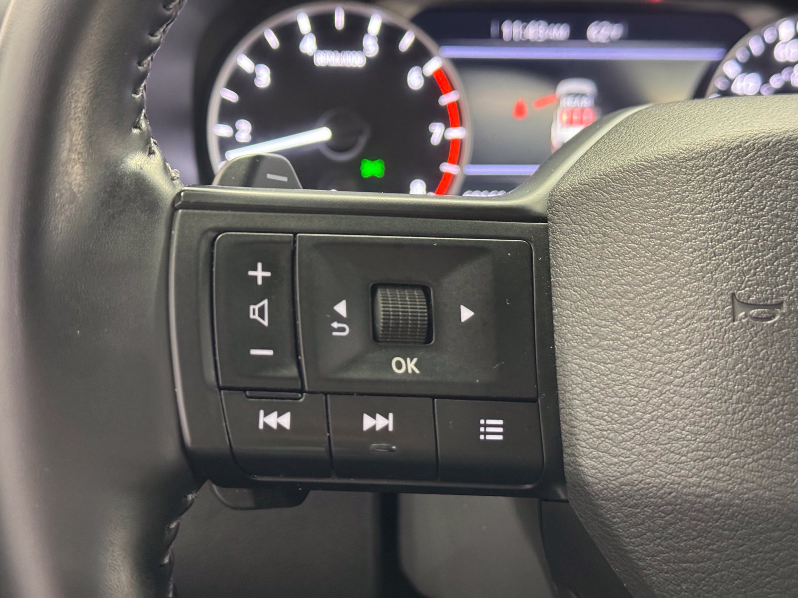 Certified 2025 Nissan Rogue SV w/ SV Premium Package AWD/4WD image 24