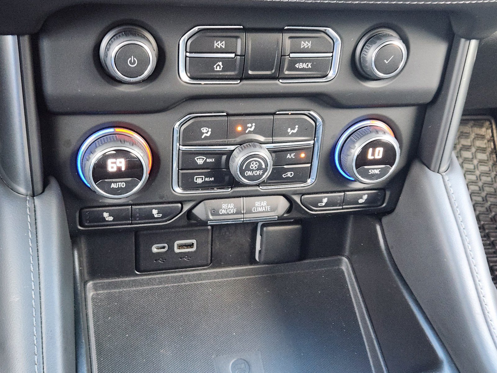 Used 2022 Chevrolet Suburban Z71 AWD/4WD image 15