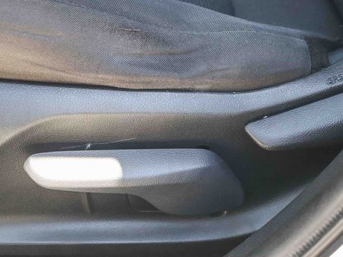 Used 2021 Toyota RAV4 LE FWD image 19