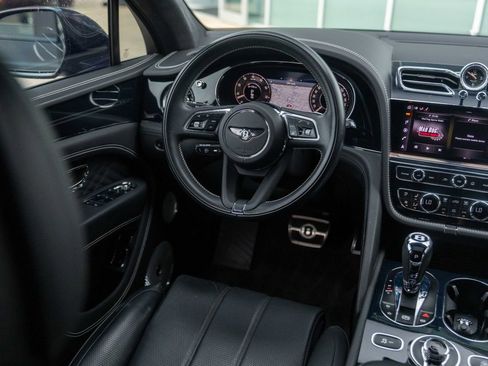 Used 2024 Bentley Bentayga AWD/4WD image 51