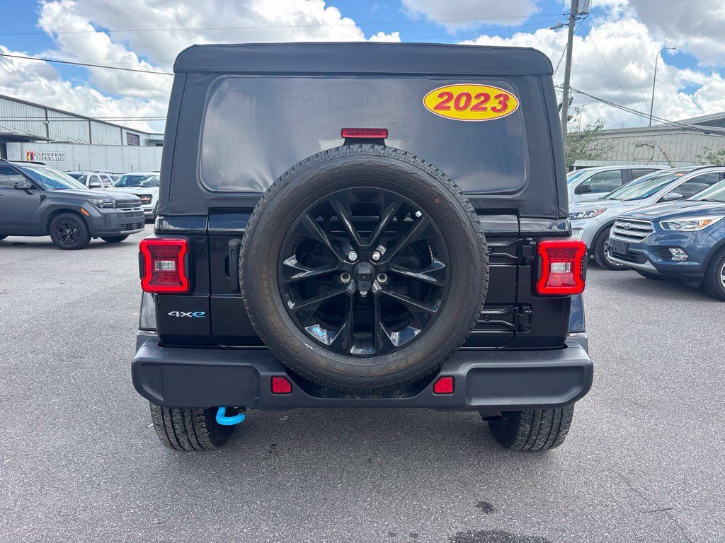 Used 2023 Jeep Wrangler Unlimited Sahara w/ Cold Weather Group AWD/4WD image 4