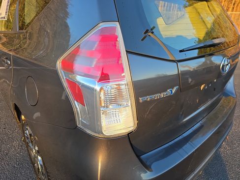 Used 2016 Toyota Prius V Three image 33
