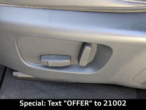 Used 2019 Land Rover Range Rover Velar R-Dynamic SE image 23