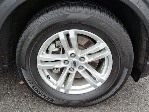 Used 2022 Ford Explorer XLT w/ Equipment Group 202A image 11