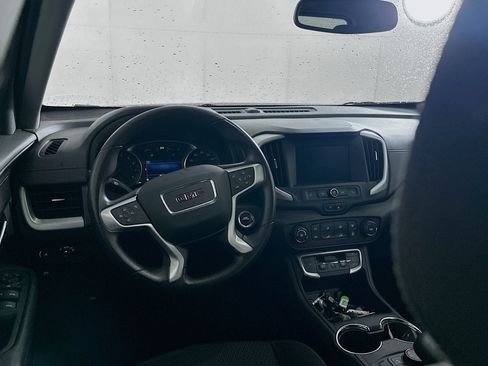 Used 2024 GMC Terrain SLE image 18