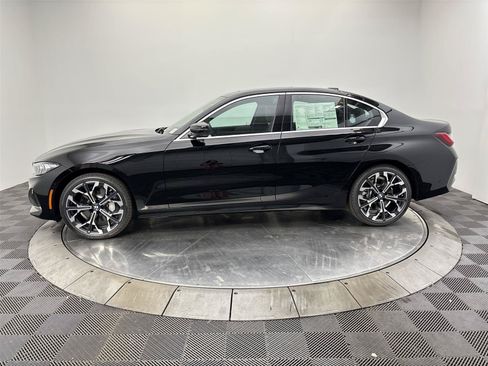 New 2026 BMW 330i xDrive Sedan w/ Premium Package AWD/4WD image 16
