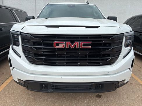 Used 2024 GMC Sierra 1500 Elevation image 2
