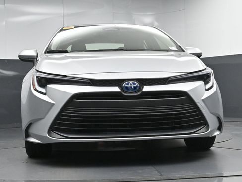 Used 2025 Toyota Corolla LE image 24