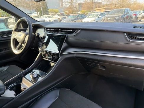 Used 2024 Jeep Grand Cherokee L Laredo image 29