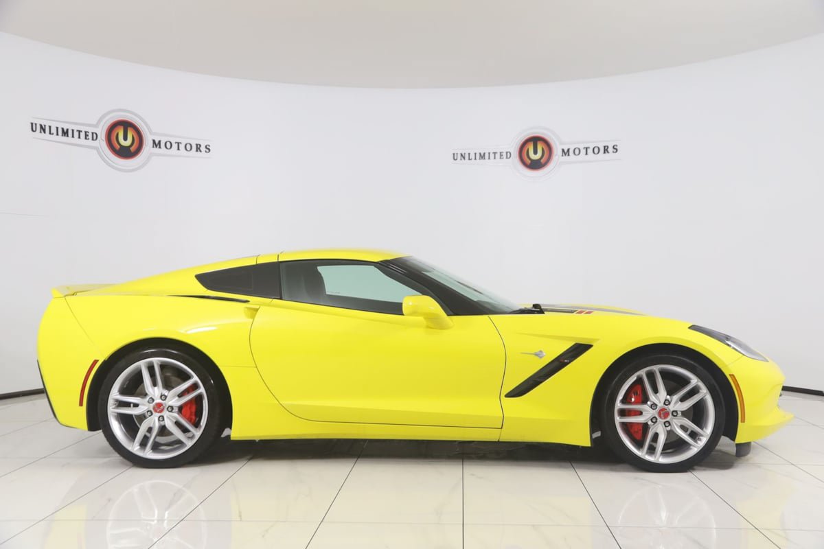 Used 2016 Chevrolet Corvette Stingray Coupe RWD image 2