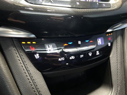 Used 2020 Cadillac XT6 Premium Luxury w/ Platinum Package image 36