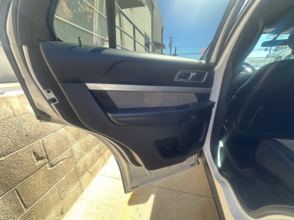 Used 2017 Ford Explorer XLT w/ Equipment Group 202A FWD image 8