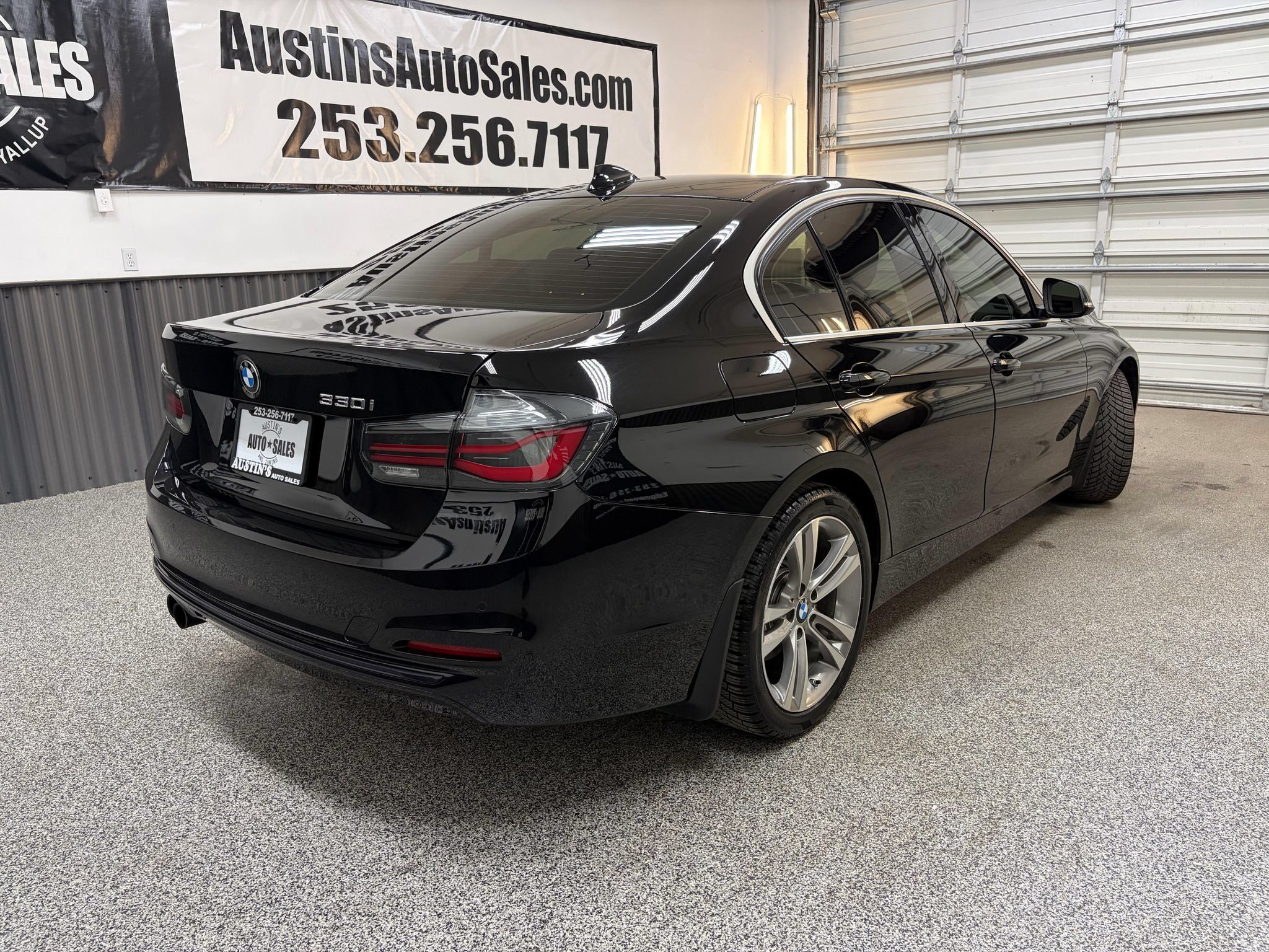 Used 2017 BMW 330i Sedan RWD image 3