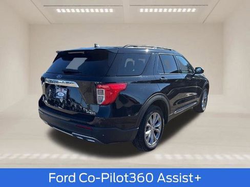 Certified 2022 Ford Explorer XLT w/ Equipment Group 202A image 8
