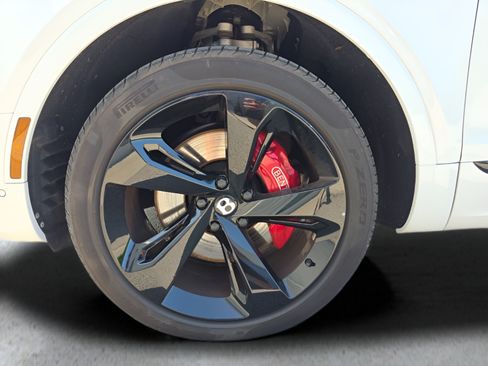 Used 2023 Bentley Bentayga Extended Wheelbase AWD/4WD image 6