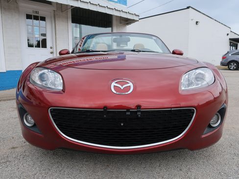 Used 2010 MAZDA MX-5 Miata Grand Touring w/ Premium Pkg RWD image 9