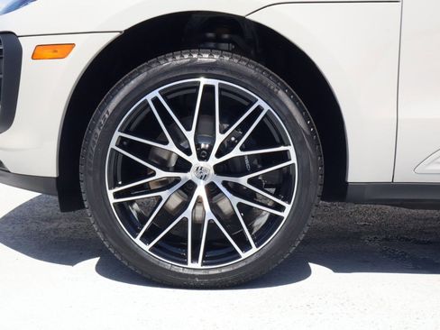 New 2026 Porsche Macan image 27