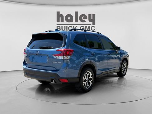 Used 2022 Subaru Forester Premium AWD/4WD image 5