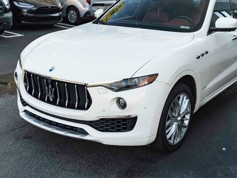 Used 2019 Maserati Levante GranLusso AWD/4WD image 6