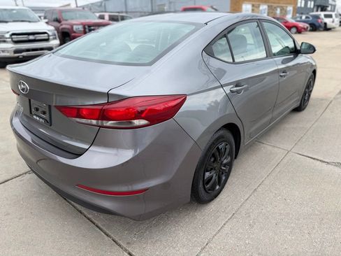 Used 2018 Hyundai Elantra SE w/ Cargo Package FWD image 4